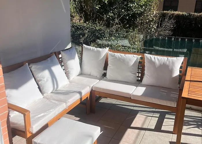 Cozy With Garden And Free Parking - Close To Hospital Апартаменты *