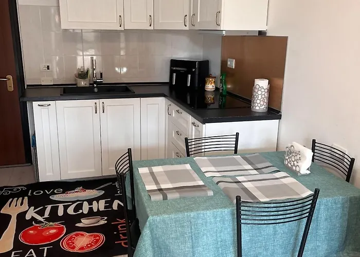 Cozy With Garden And Free Parking - Close To Hospital