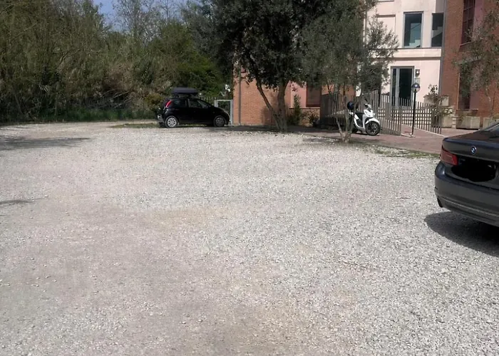 Cozy With Garden And Free Parking - Close To Hospital Apartman Róma