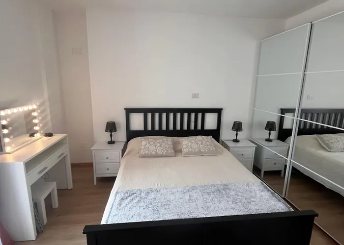 Apartman Cozy With Garden And Free Parking - Close To Hospital Róma